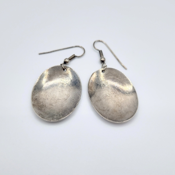 Elegant Silver Oval Earrings with engraved design - Picture 8 of 11
